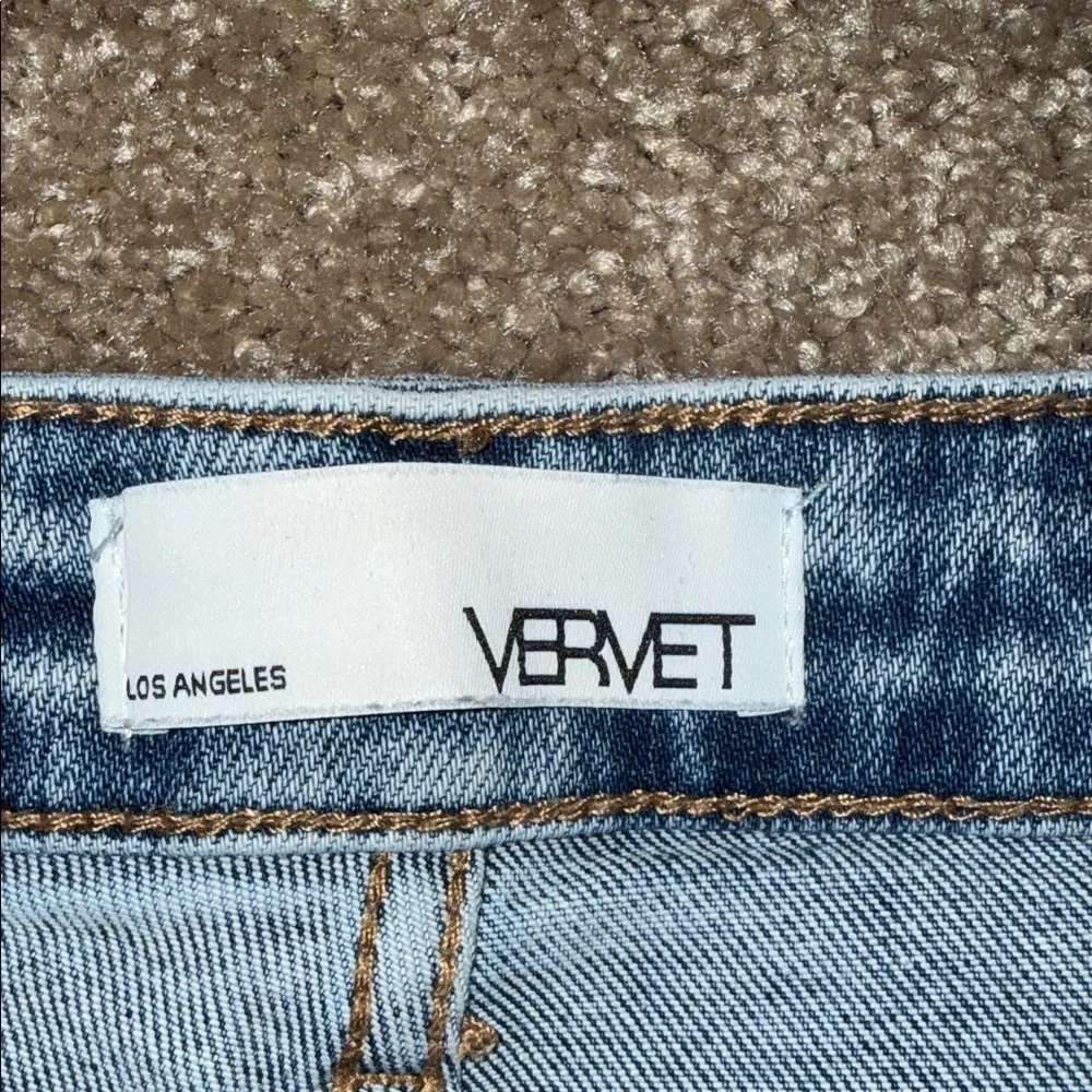 Vervet Distressed Straight-Leg Women’s Jeans in Faded Blue - size 27. B13